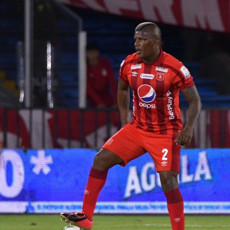 Marlon Torres Jugando para el América de Cali - Bolavip.com