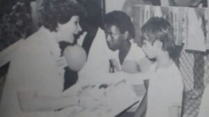 Adela Char realizando sus obras - lachachara.org