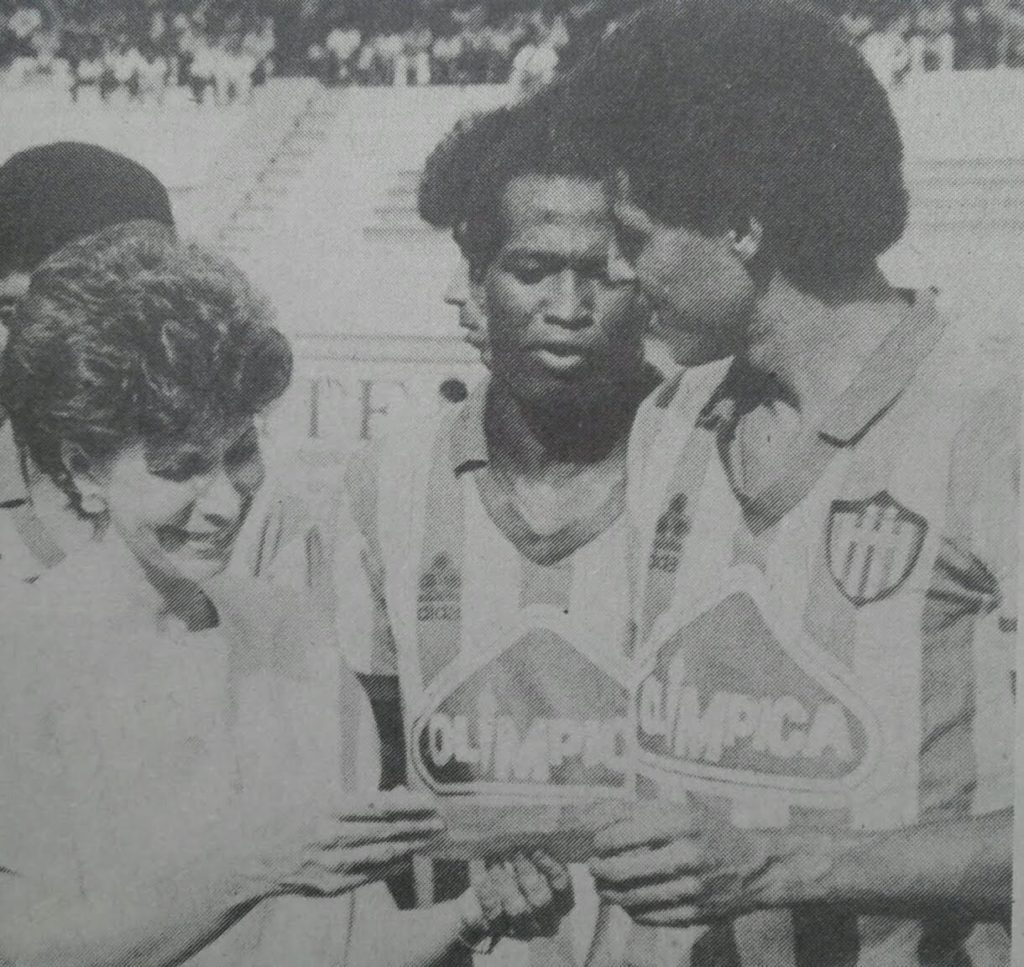 Adelita de Char con jugadores de Junior de la epoca - lachachara.org