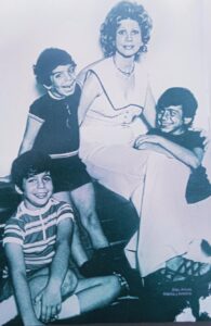 Adelita de Char con sus hijos - lachachara.org