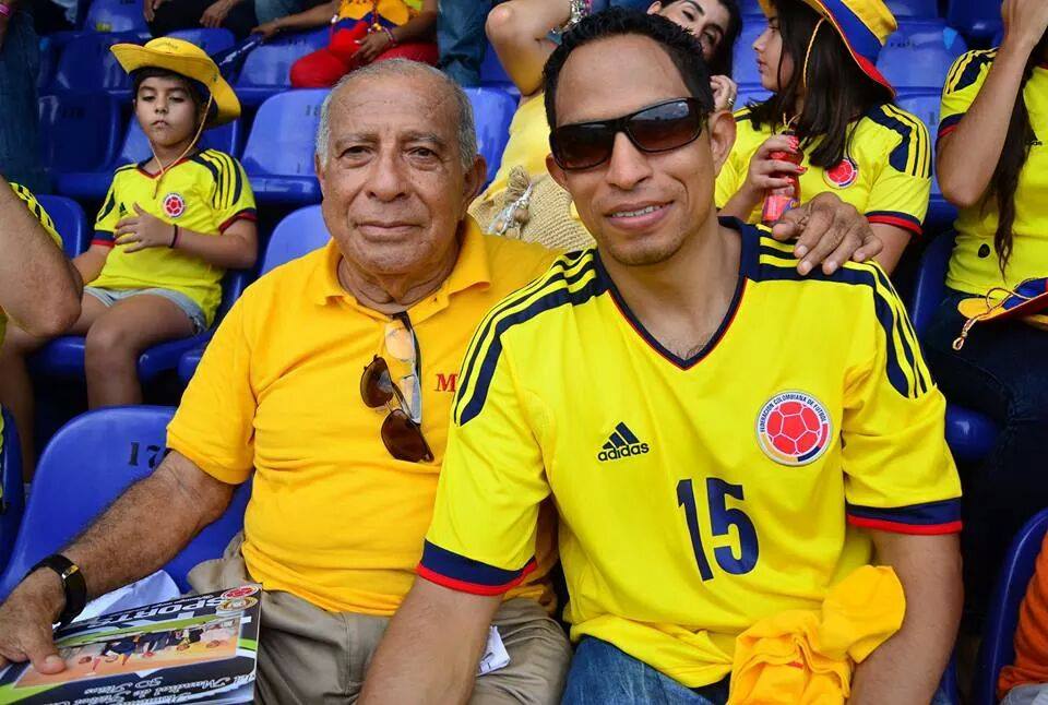 Marcos Coll y su Hijo Omar en un partido de la Selección Colombia - lachachara.org