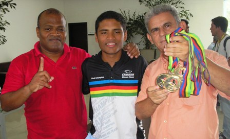 Alex Cujavante Luna junto a su padre Alex Cujavante Chaljub - lachachara.org