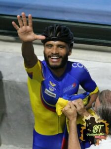 Alex Cujavante recibiendo su Medalla - radionacional.co