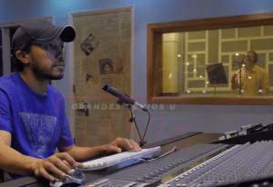 Carlos Huertas Jr en el estudio - lachachara.org