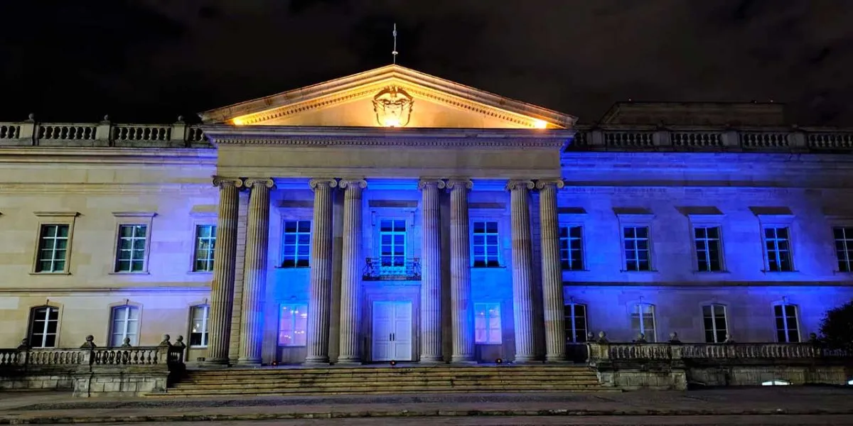 Casa de Nariño se iluminó de azul: homenaje a la comunidad sorda en Colombia