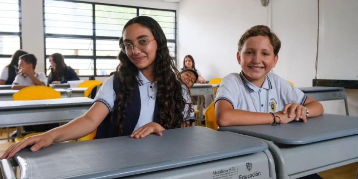 Gobierno entrega dotaciones a 1.200 escuelas del Catatumbo y beneficia a 77 mil estudiantes