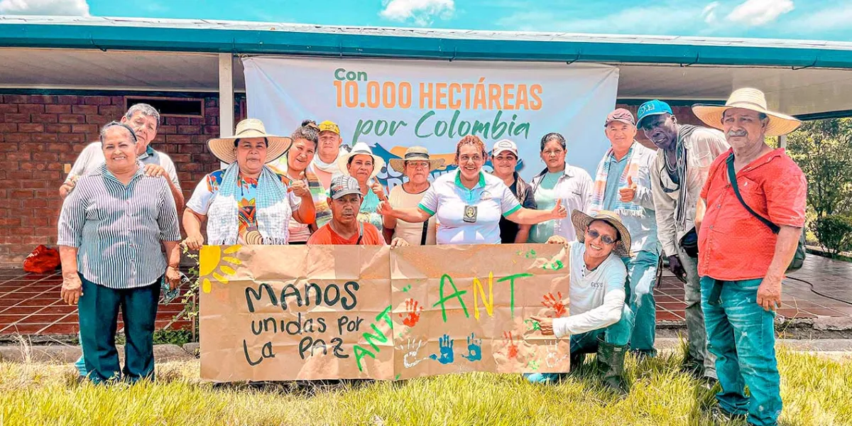 ​Con la entrega masiva de tierras, el Gobierno del presidente Petro reafirma que la Reforma Agraria es integral: compra, recupera, formaliza y entrega tierras para garantizar su uso social
