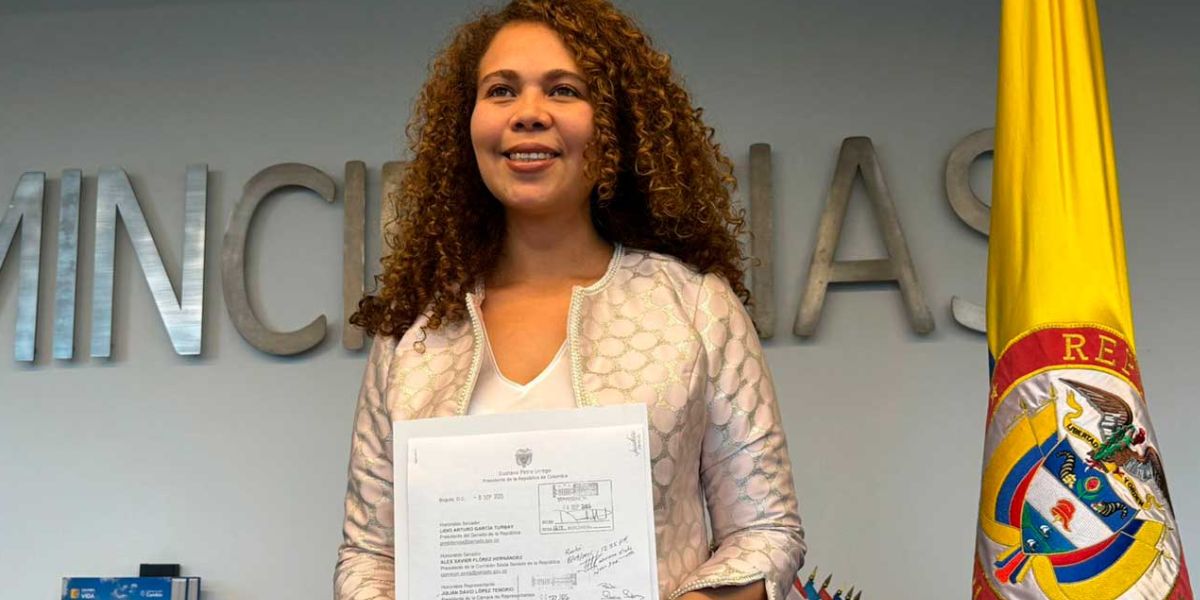 ​La ministra de Ciencias, Yesenia Olaya en el momento de la radicación del proyecto de ley sobre Inteligencia Artificial