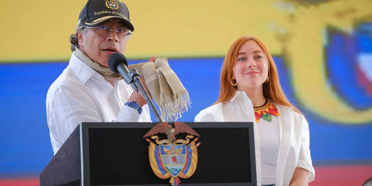 ​​​Presidente Gustavo Petro y la directora de Sustitución de Cultivos Ilícitos, Gloria Miranda.