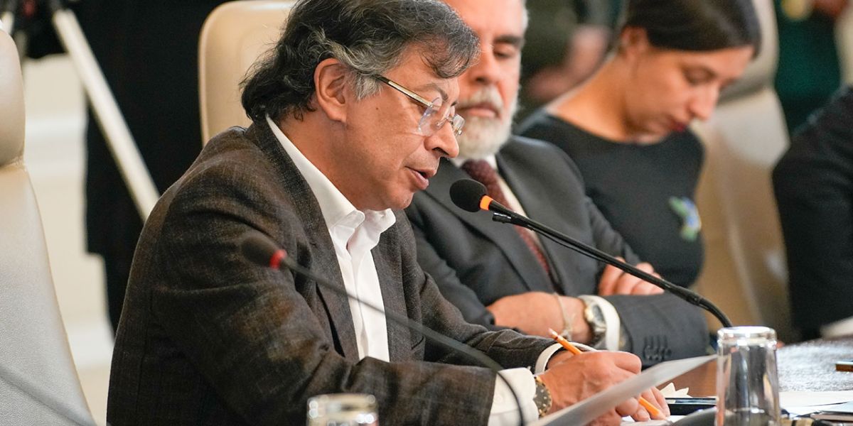 Petro propone integrar Fomag a la reforma de salud