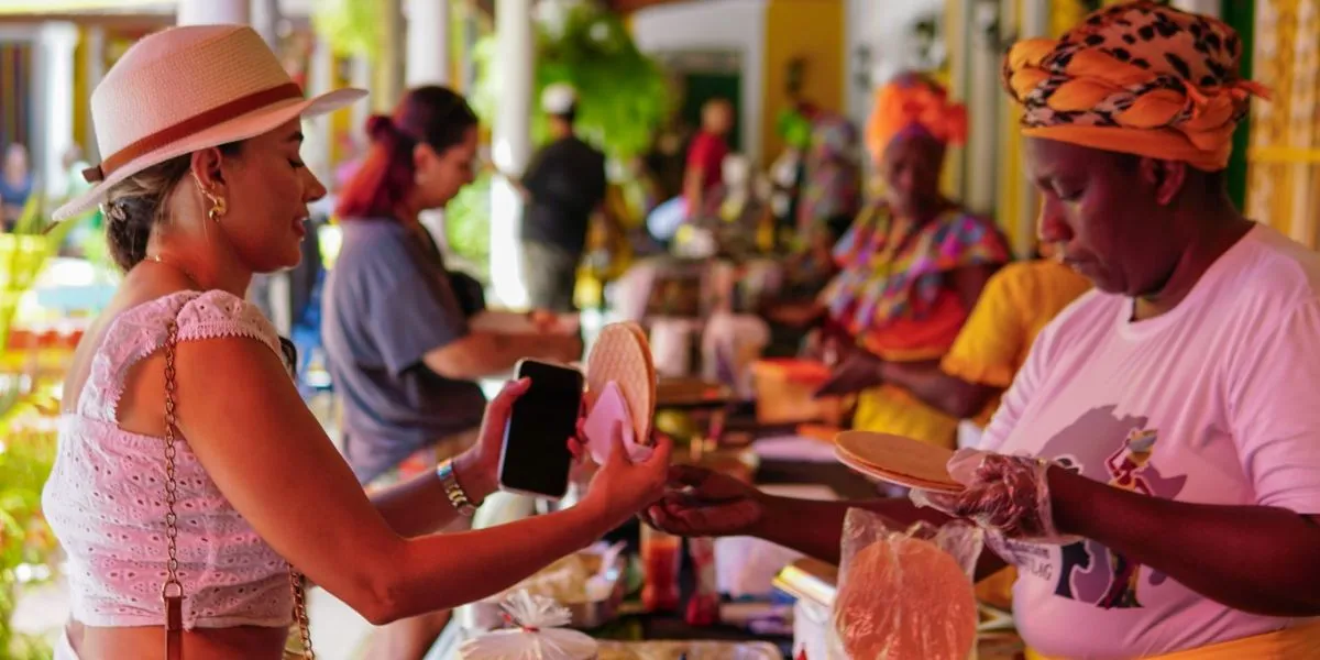 Carnaval de Barranquilla expone su modelo creativo en Congreso Internacional en Tenerife