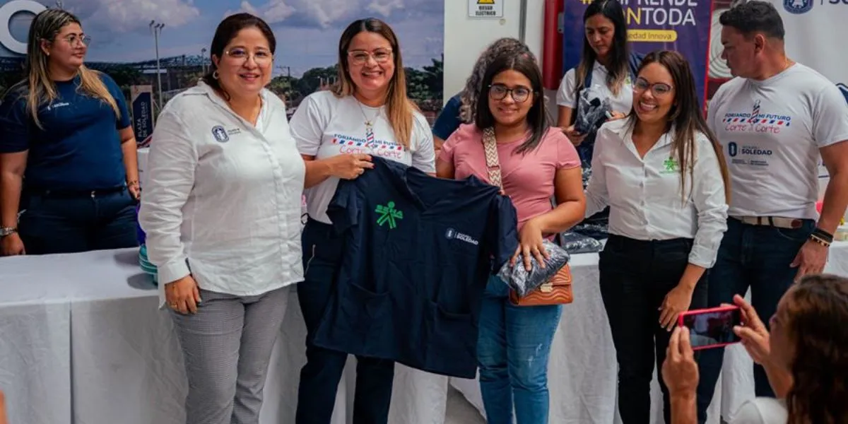 Jóvenes y mujeres fortalecen su futuro con programas de emprendimiento en Soledad
