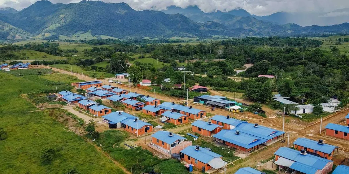 Entregarán 106 viviendas rurales a firmantes del Acuerdo de Paz en Caquetá, fortaleciendo la reincorporación y la construcción de paz en El Doncello.