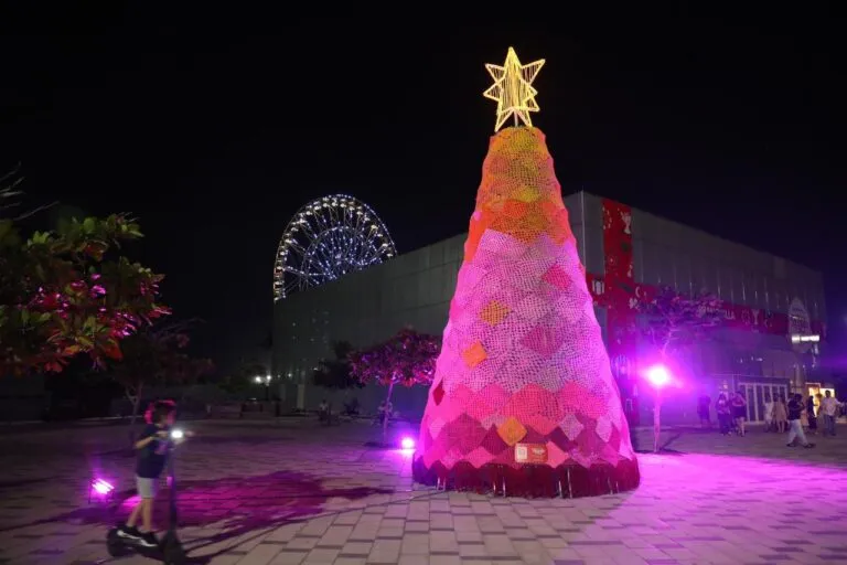 Encendido mágico en el Gran Malecón: así deslumbra el alumbrado navideño 2025 Encendido de alumbrado navideño 2025 - Árbol de Navidad