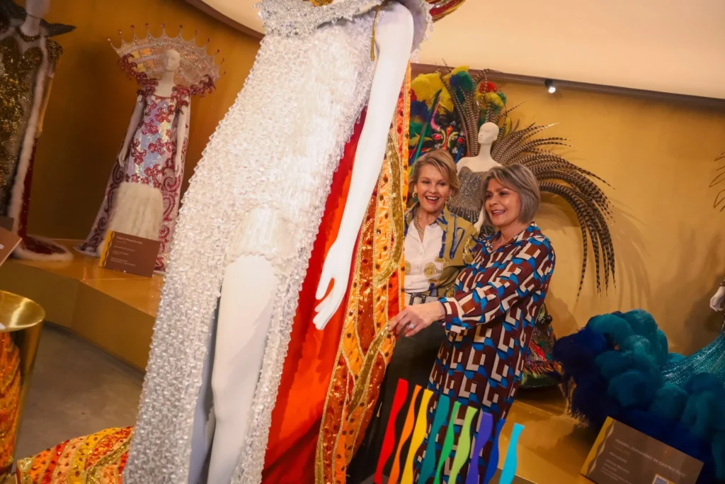 Museo del Carnaval recibe vestido de la reina Esther Cadena