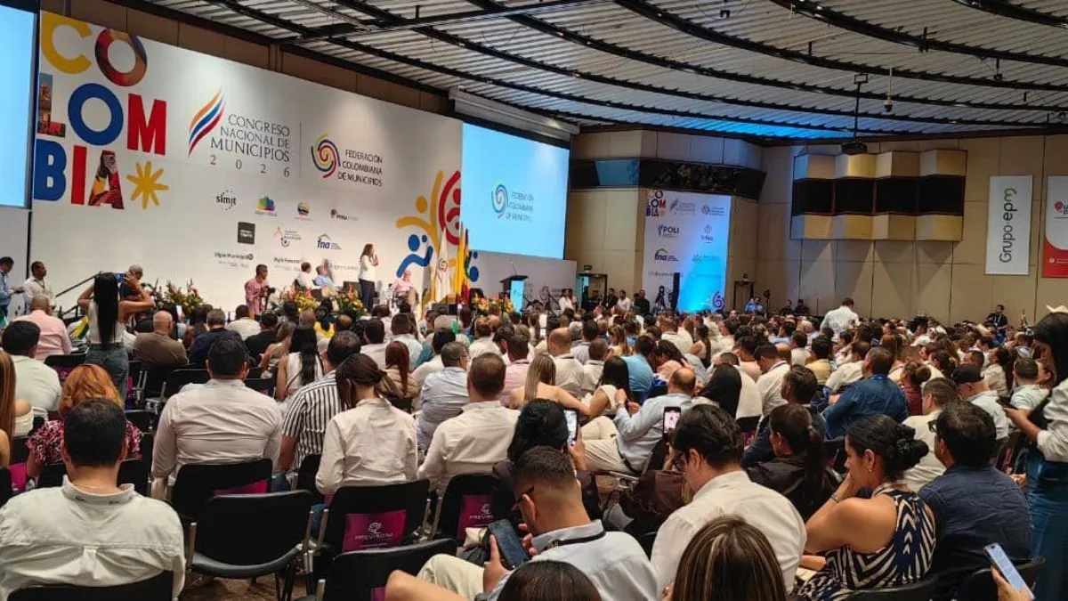 Precandidatos presidenciales revelan sus promesas a alcaldes