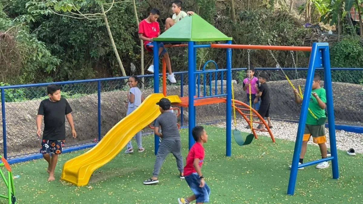 Triple A inaugura parque que transforma barrio en Tubará