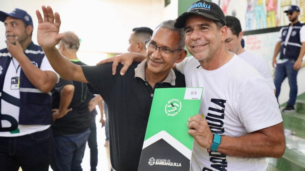 687 familias de Barranquilla reciben títulos de propiedad de sus viviendas