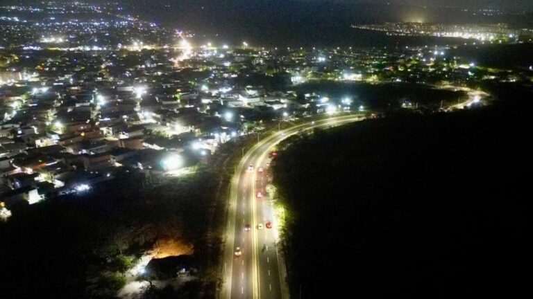 Alcaldía de Barranquilla repone alumbrado hurtado en la carrera 38