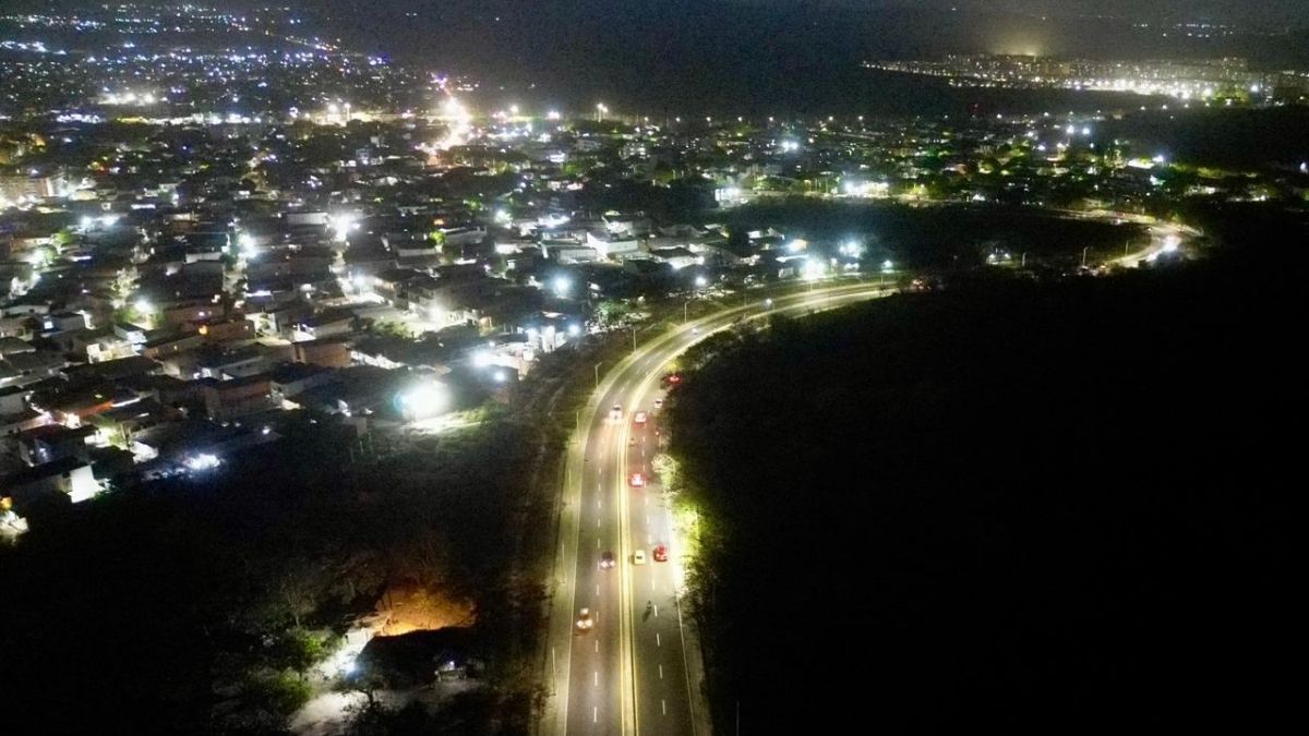 Alcaldía de Barranquilla repone alumbrado hurtado en la carrera 38