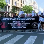 Autónomos estallan contra impuestos y cierres masivos de negocios