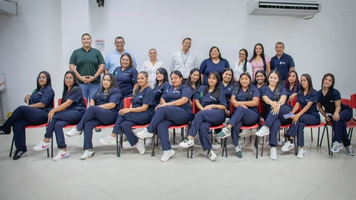 Mujeres cabeza de hogar se gradúan y emprenden en estética en Soledad