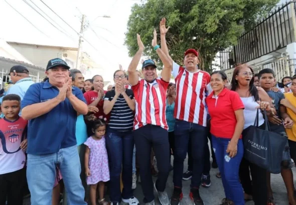 Alcalde Char entrega nuevas vías pavimentadas en el barrio Kennedy