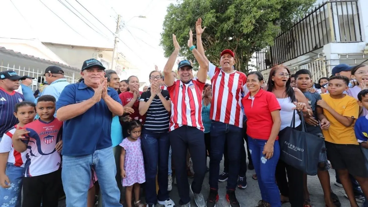 Alcalde Char entrega nuevas vías pavimentadas en el barrio Kennedy