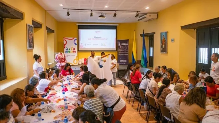Taller de polleras tradicionales impulsa el empoderamiento de madres en Soledad