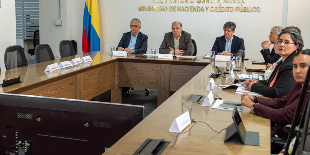 Hacienda entrega balance desempleo bajó a 8,1 %