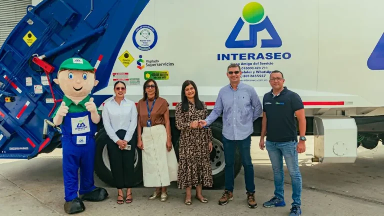 Soledad fortalece el aseo con nuevo vehículo compactador